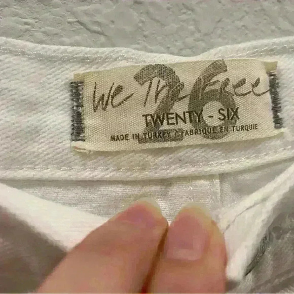 NWT Free People Maggie Mid-Rise Denim Shorts In Optic White Sz 26 - Picture 4 of 7